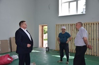 Александр Резунов проинспектировал ход ремонтных работ в Мглинских школах № 1 и № 2