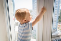 Осторожно: ребенок может выпасть из окна!