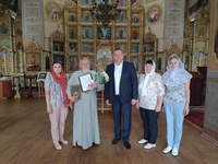 Глава администрации Мглинского района Александр Резунов поздравил с днем рождения настоятеля храма Успения Пресвятой Богородицы